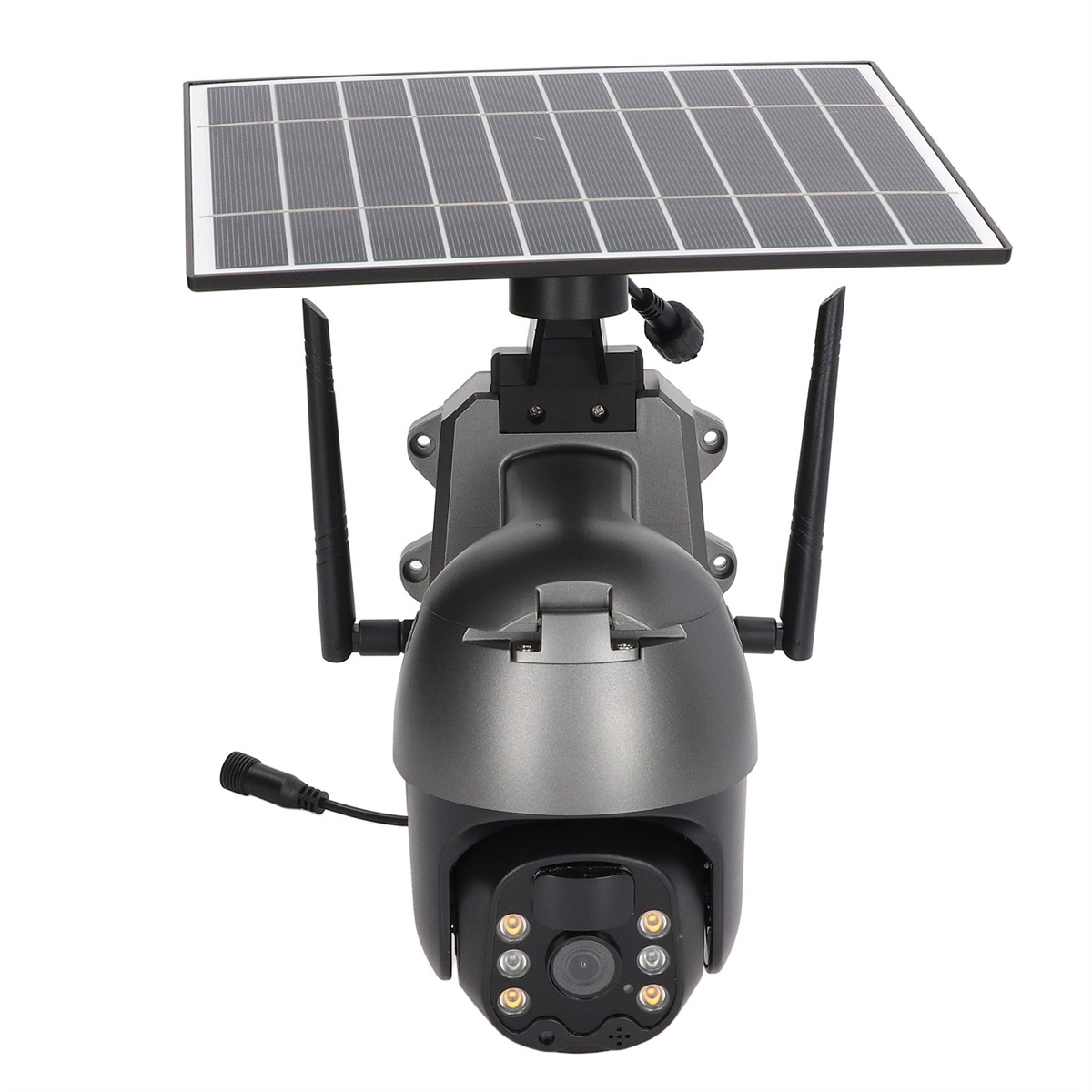 Graue Überwachungskamera mit Solarpanel, Antennen und schwarzem Kabel. Weißer Hintergrund.