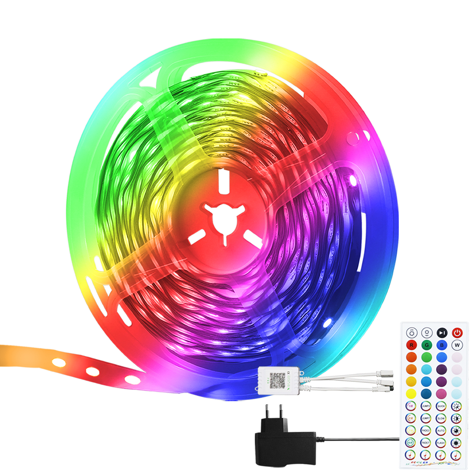 Striscia LED RGB arrotolata, un telecomando e una centralina. Sfondo bianco.