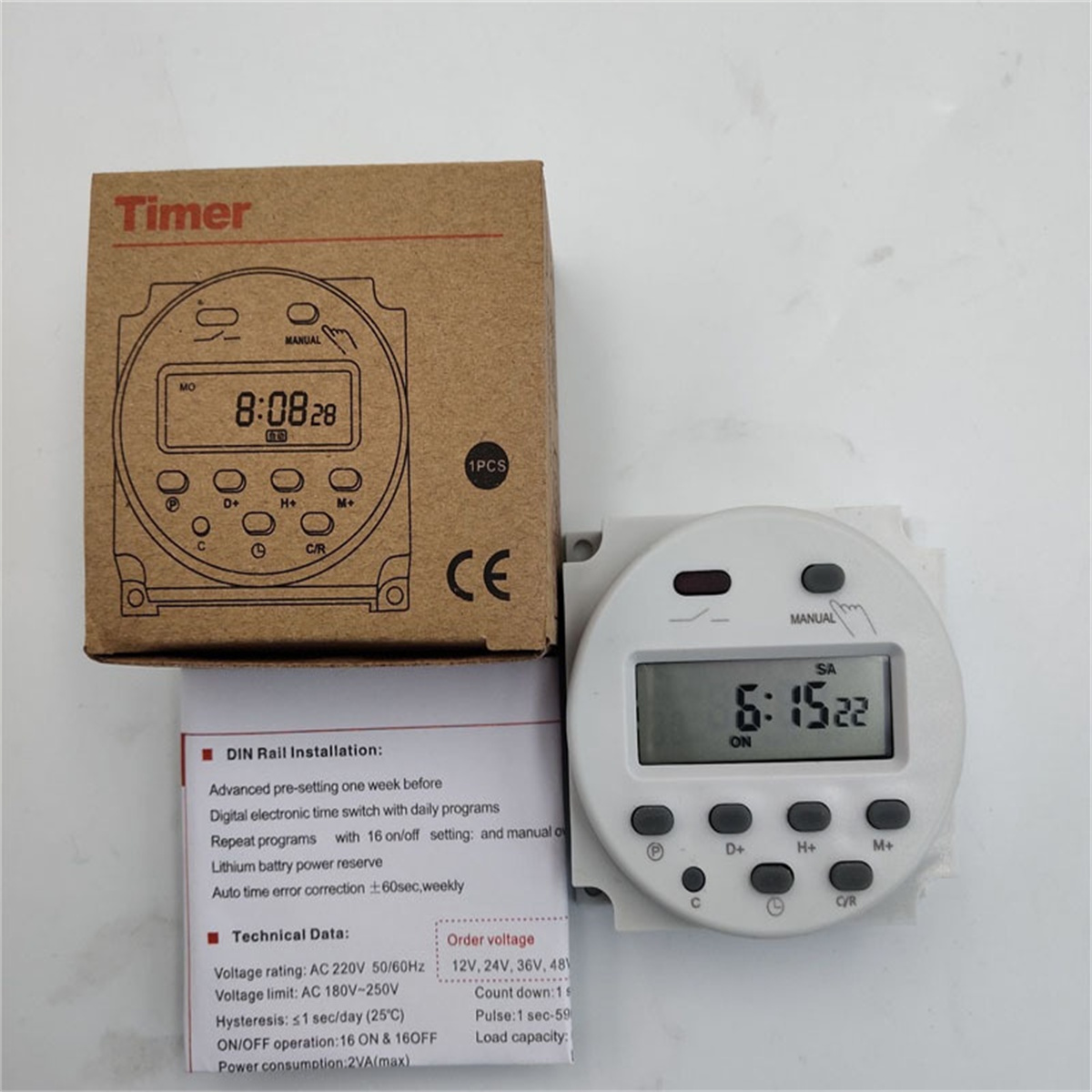 Digitaler Timer und Verpackung. Text ist sichtbar. Es hat einen Bildschirm und Knöpfe.