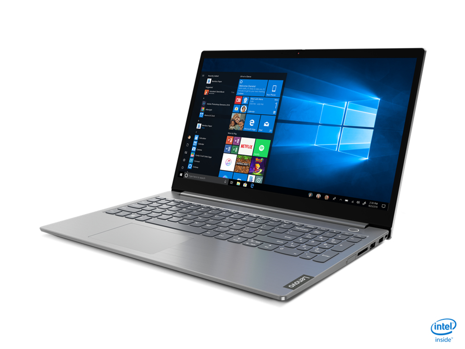 Ein silberner Laptop auf weißem Hintergrund, mit geöffnetem Windows.