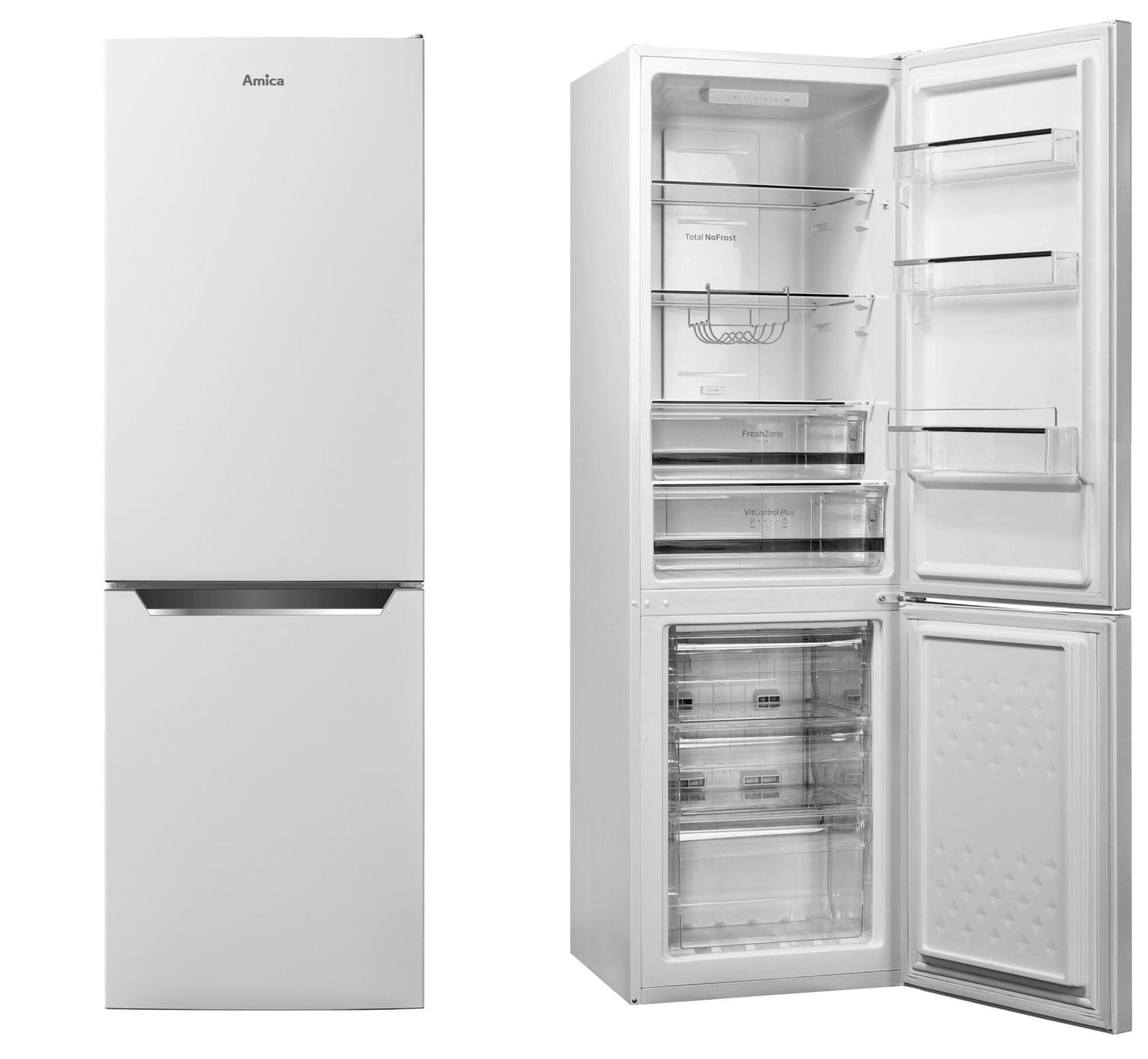 Weißer Kühlschrank mit zwei Türen. Die rechte Tür ist offen und zeigt Regale.