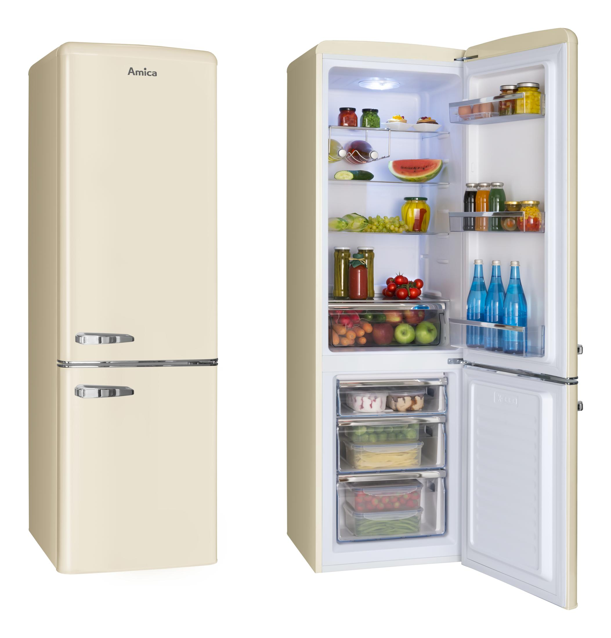 Beiger Retro-Kühlschrank mit offener Tür, der Lebensmittel zeigt.