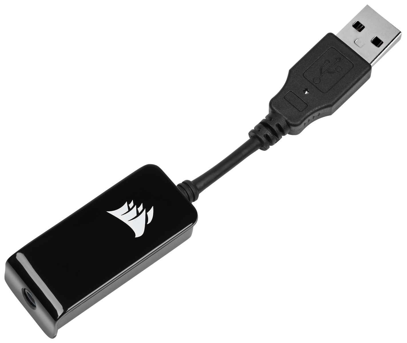 Czarny adapter audio USB Corsair ze złączem USB i portem 3,5 mm. Na białym tle.