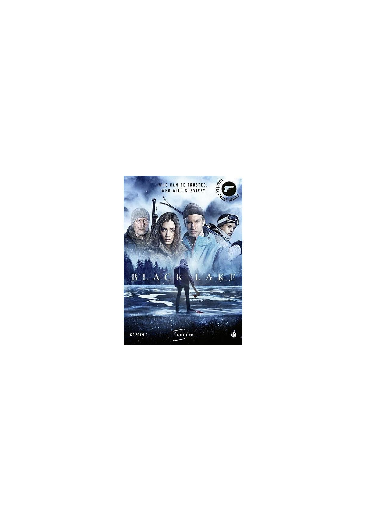 Black Lake dvd-hoes. Vier mensen in een besneeuwd landschap. Titeltekst en een persoon die in de sneeuw loopt.