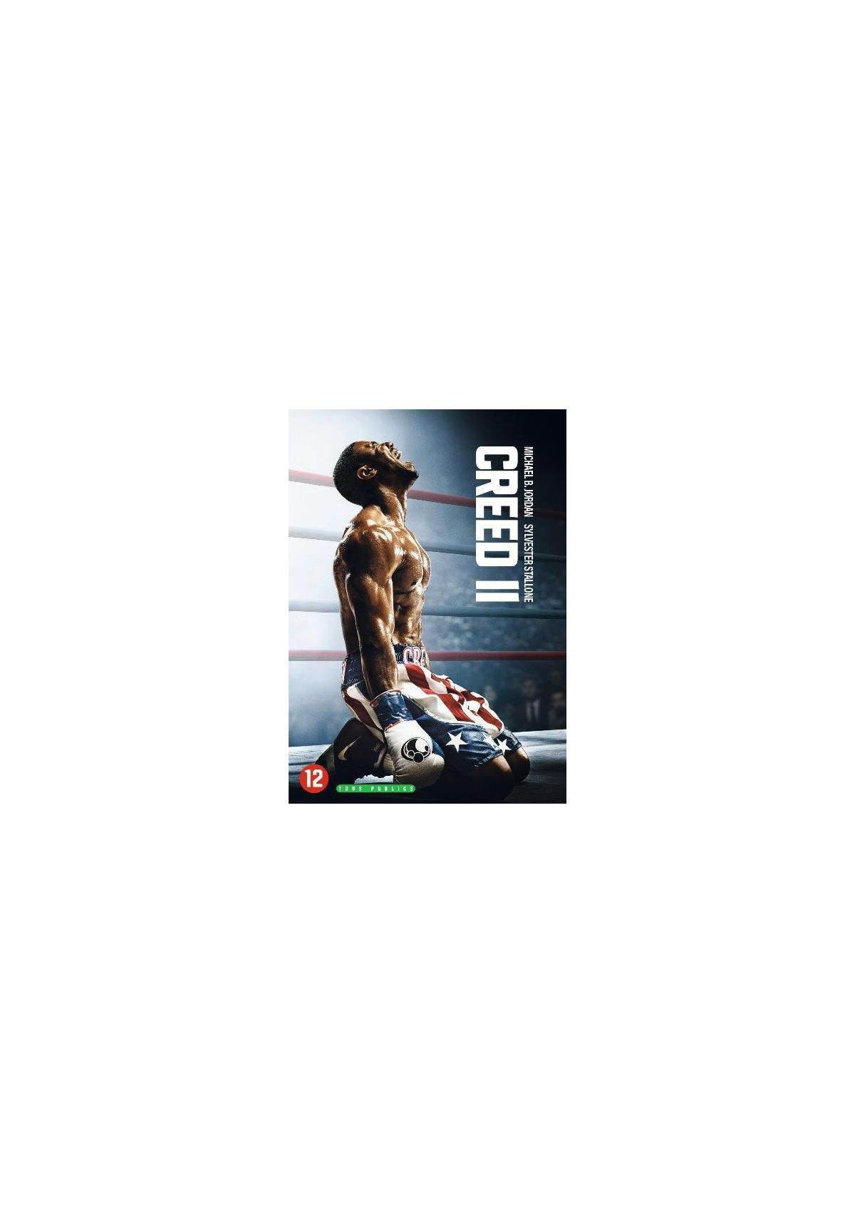 Creed II filmcover. Een bokser knielt in een boksring, met de filmtitel. De achtergrond is een lege ring.