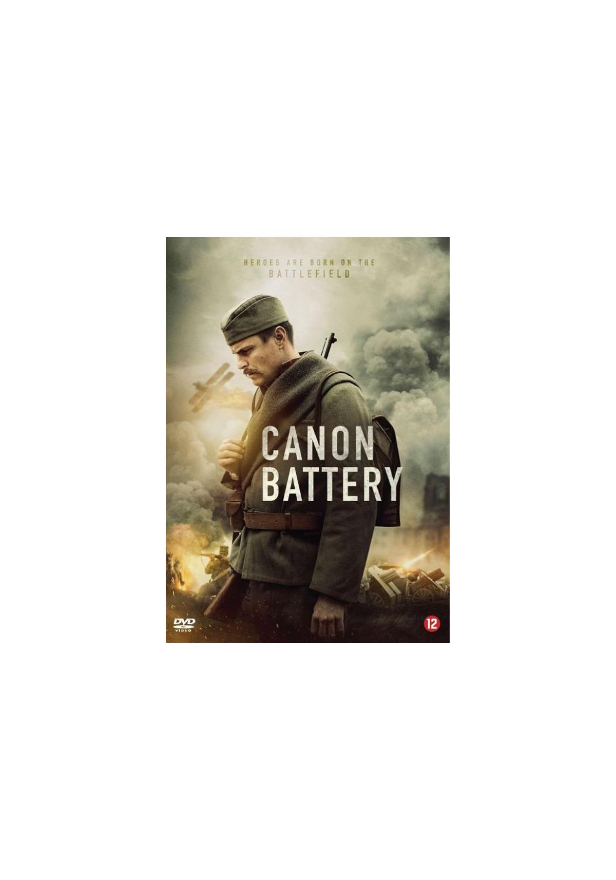 Affiche de film : Un soldat avec une arme. Titre : Canon Battery. Un champ de bataille est visible en arrière-plan.