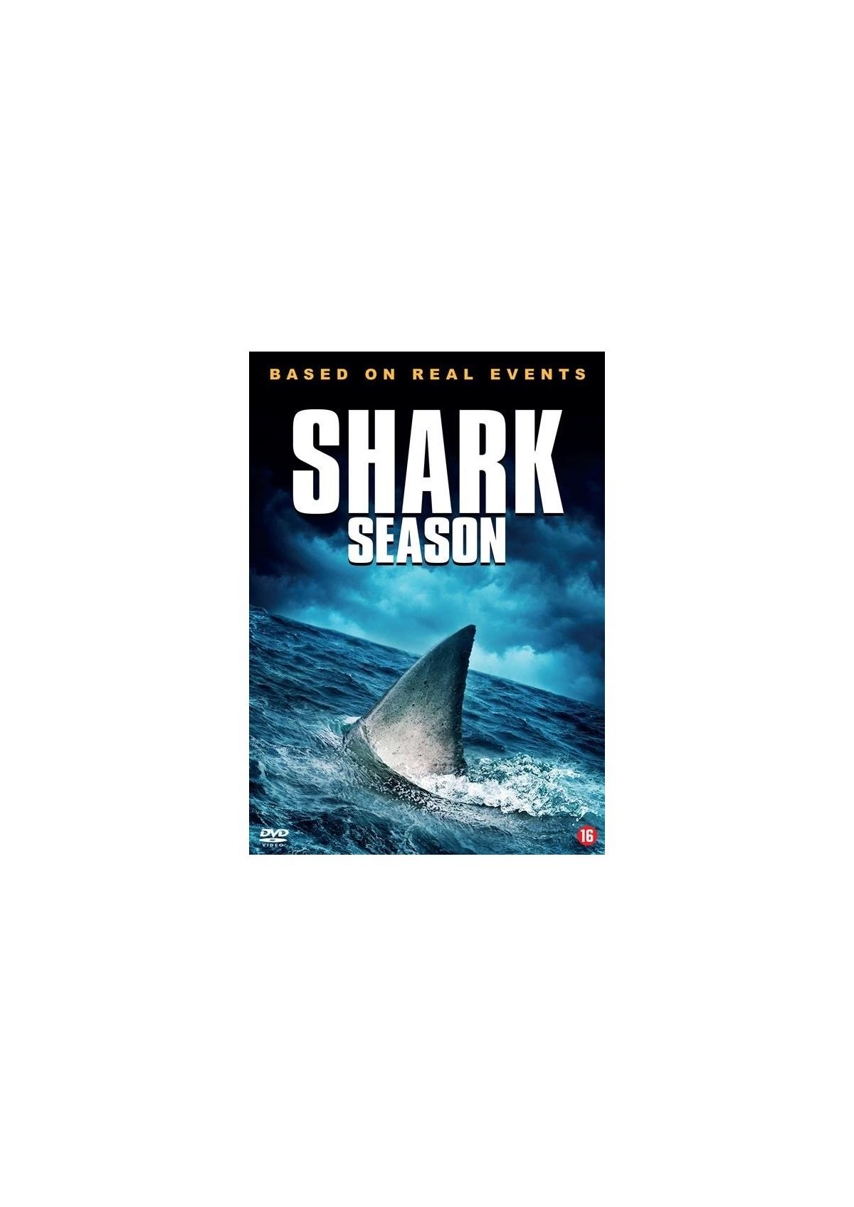 Filmposter met een haaienvin in het water. De titel is Shark Season en de achtergrond is de oceaan.
