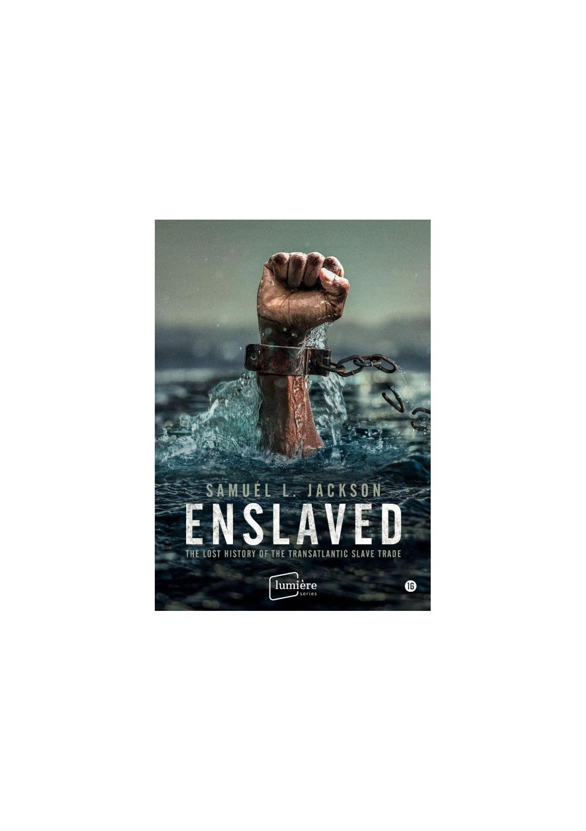 Poster van 'Enslaved'. Een hand in kettingen komt uit het water. De titel staat onderaan.