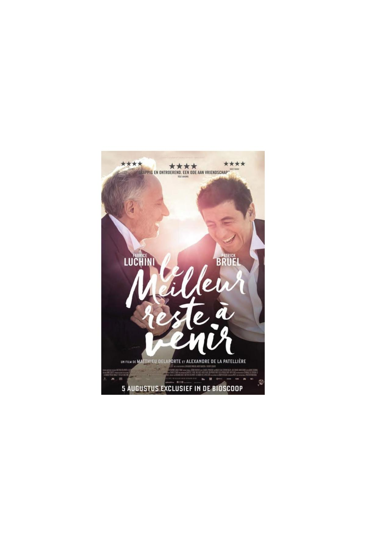 Poster voor 'Le Meilleur reste à venir'. Twee lachende mannen, met tekst en een achtergrond van lucht en zee.