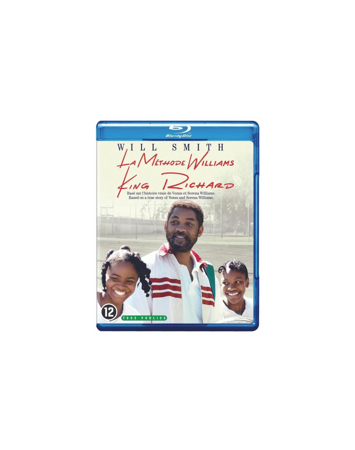 Filmaffiche: Will Smith op een tennisbaan met twee meisjes. Titel: King Richard.
