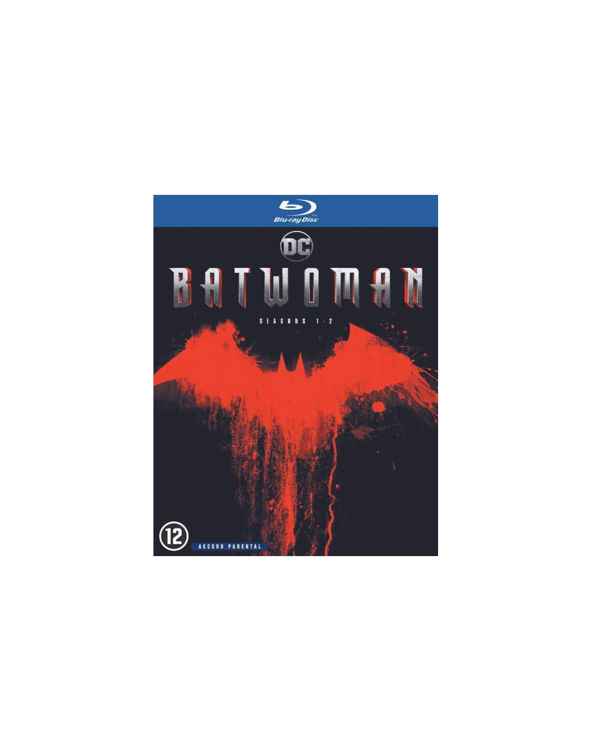 Batwoman filmcover. Rood vleermuissymbool op een zwarte achtergrond. Rating 12.