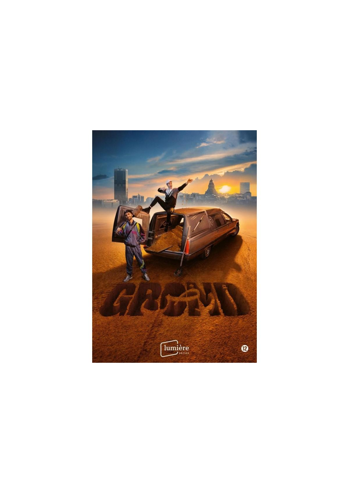 Filmposter voor Groom. Twee mannen bij een lijkwagen, woestijnachtergrond, heldere skyline.