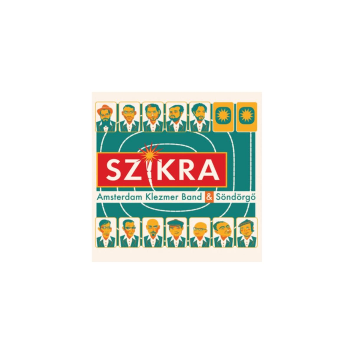 Pochette d'album : 'Szikra' par Amsterdam Klezmer Band & Söndörgő. Présente plusieurs musiciens.