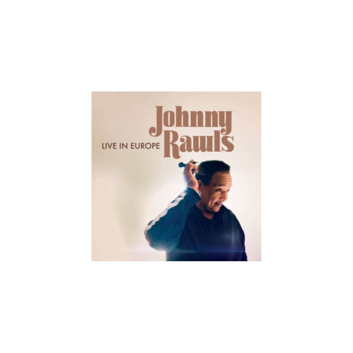 Pochette de l'album de Johnny Rawls, Live in Europe. Homme se coiffant, veste noire, fond clair.