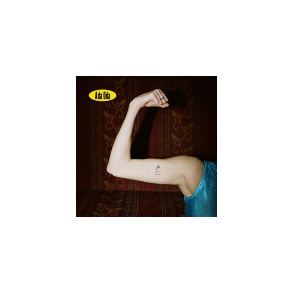 Albumhoes met een arm die buigt.