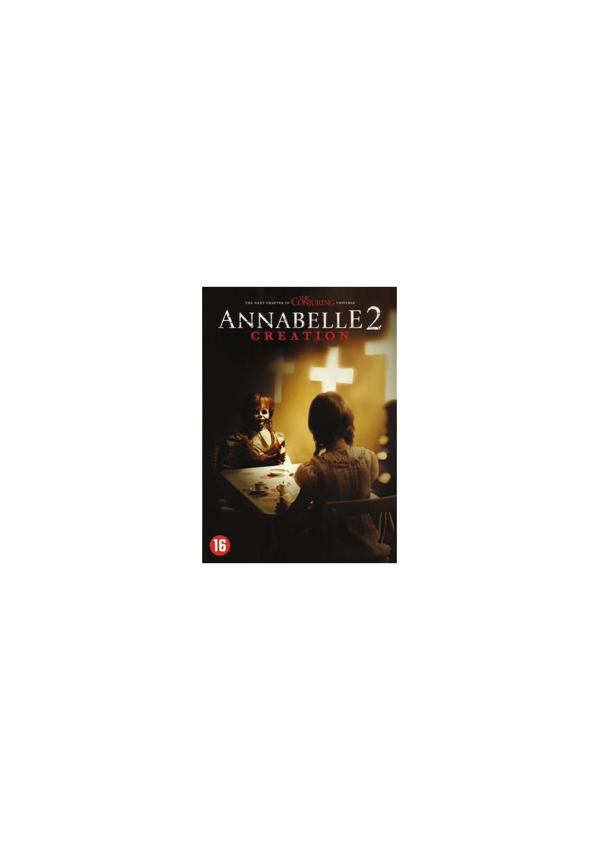 Affiche du film Annabelle 2. Deux femmes sont assises à une table avec une poupée. Le titre est en haut.