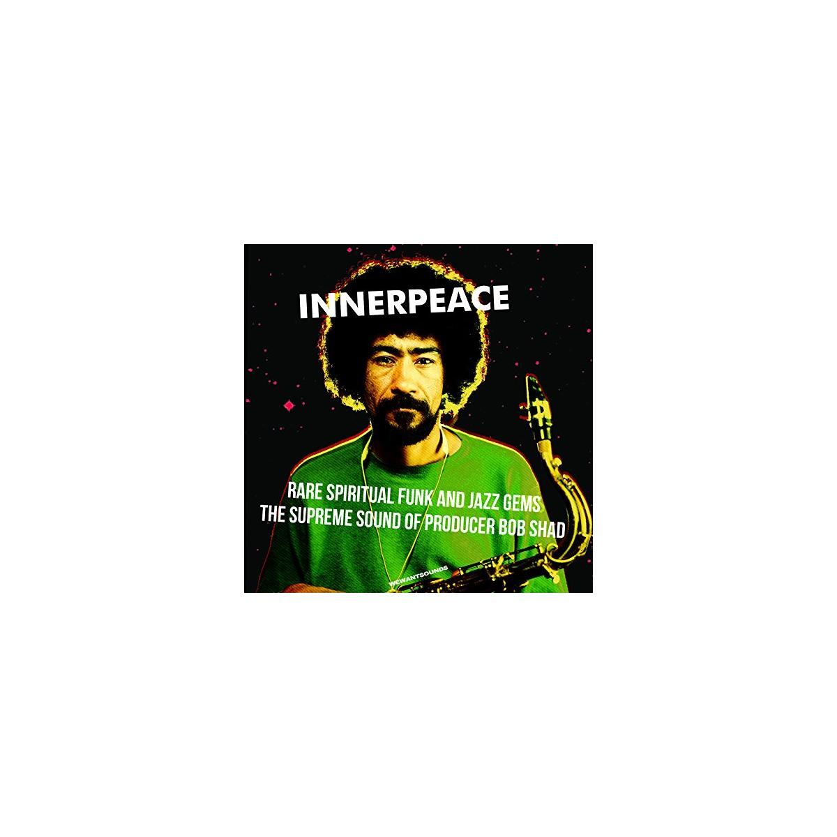 Couverture de l'album : Innerpeace de Bob Shad, un homme avec une afro tenant un saxophone.