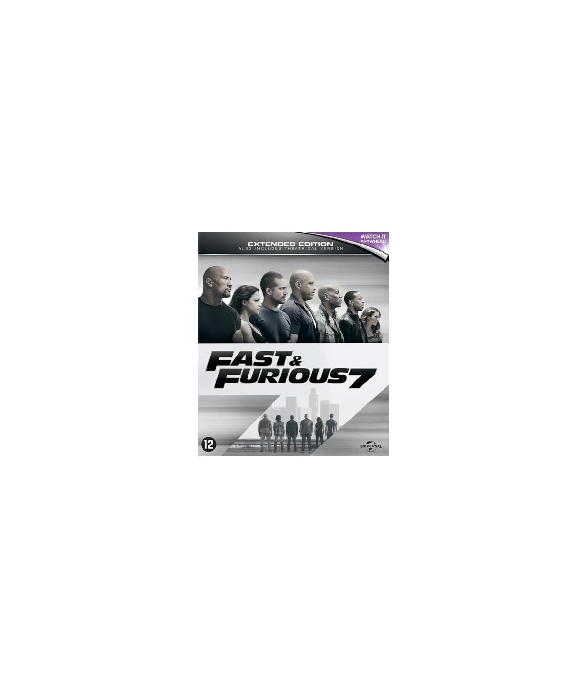Filmposter voor Fast & Furious 7. De hoofdcast staat. Zwart-wit kleuren.