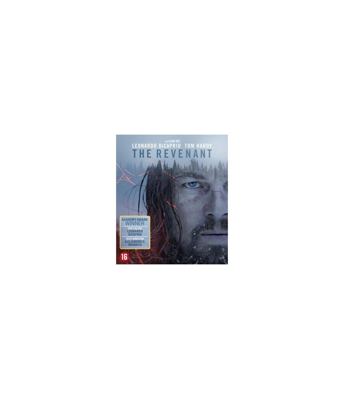 The Revenant DVD-hoes. Het gezicht van een man, half zichtbaar, in een besneeuwd bos.