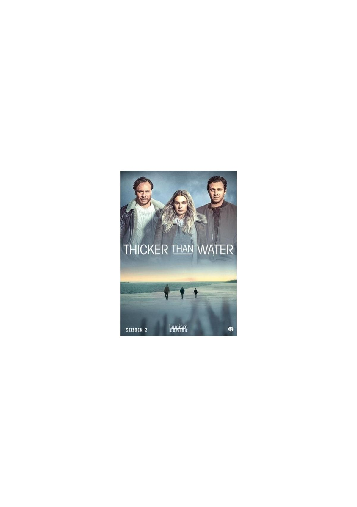 Couverture de DVD. Trois personnes sur une plage. Titre : Thicker Than Water.