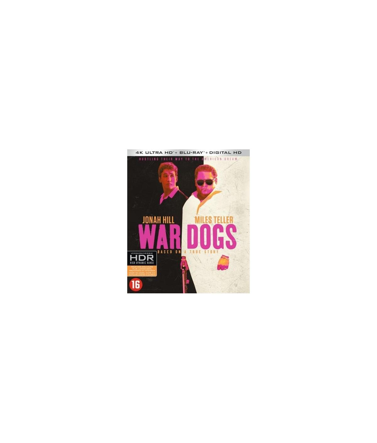 Filmposter: Jonah Hill en Miles Teller op een gesplitste achtergrond, promoot 'War Dogs'.