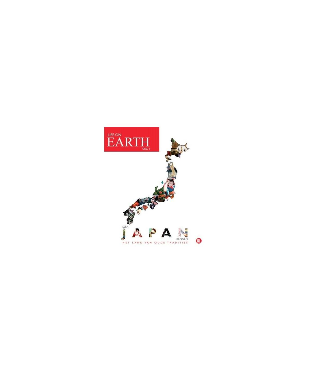 Filmafbeelding: kaart van Japan, tekst 'Life on Earth', 'Japan' en 'Het land van oude tradities'.