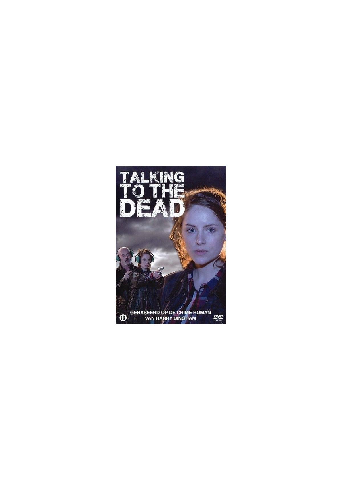Couverture du film 'Talking to the Dead' avec une femme au premier plan et des personnages en arrière-plan.