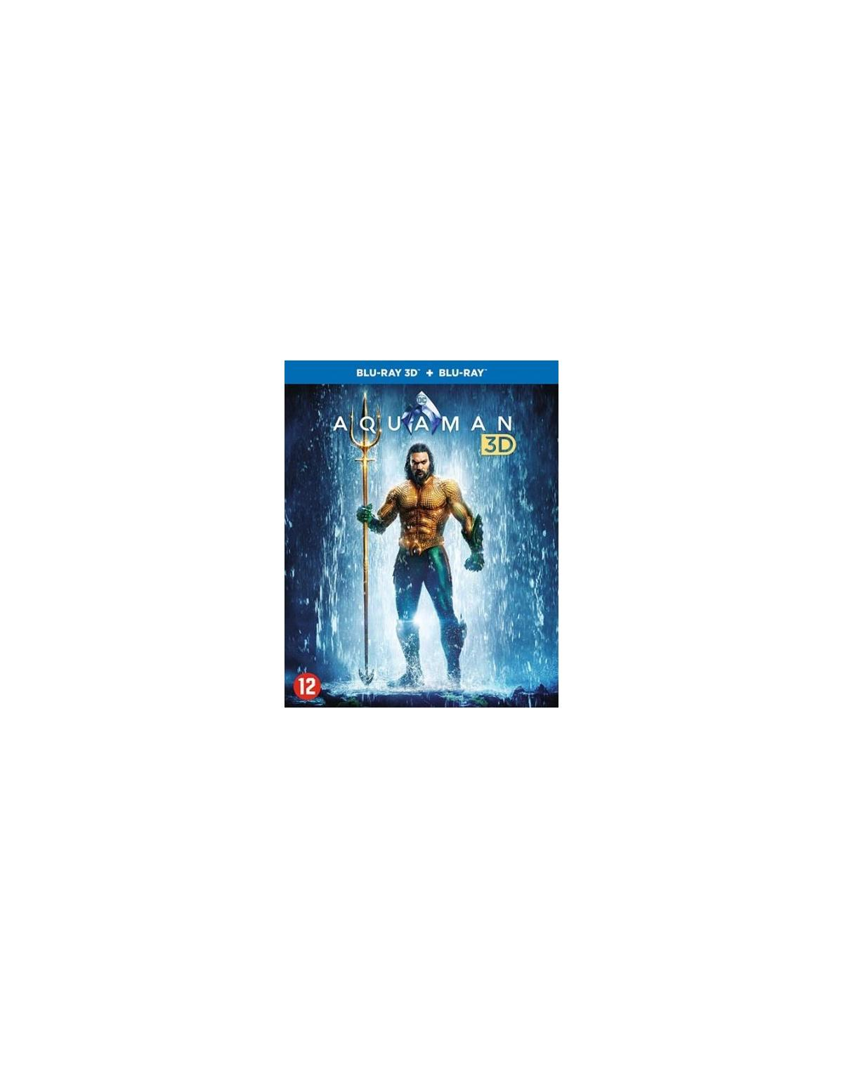 DVD-hoes voor 'Aquaman'. Een man met een drietand in het water. 3D-tekst.