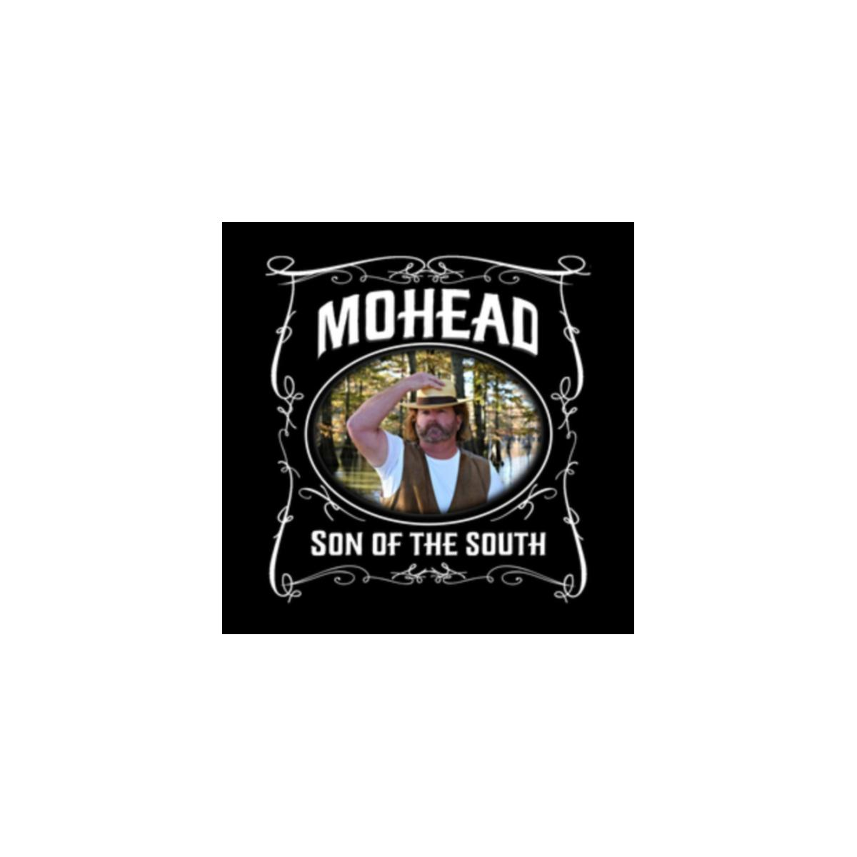 Mohead Son of The South, un homme avec un chapeau dans le cadre. Fond noir avec texte blanc.