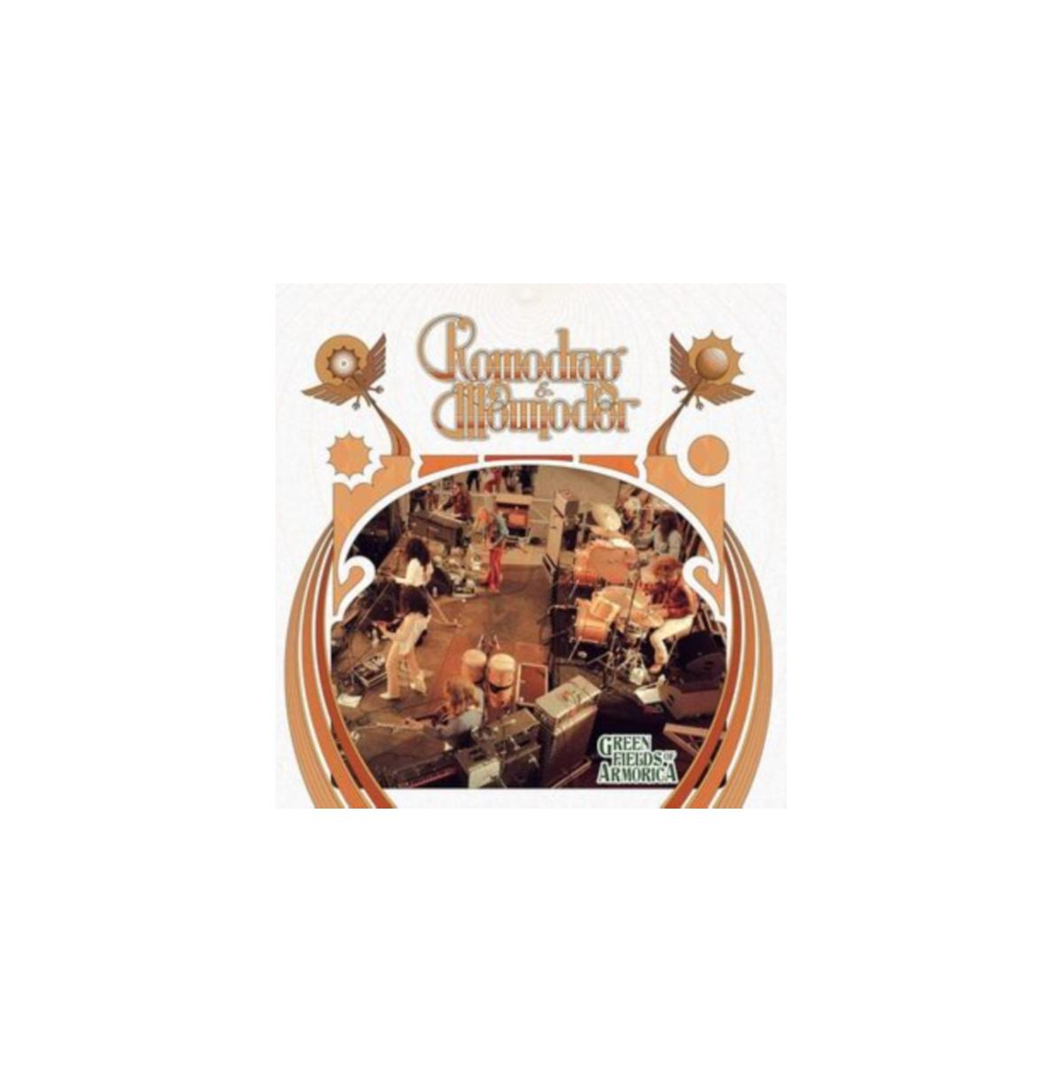 Pochette d'album. Un groupe jouant sur scène. Texte : Romodag, Green Fields & Armonica.
