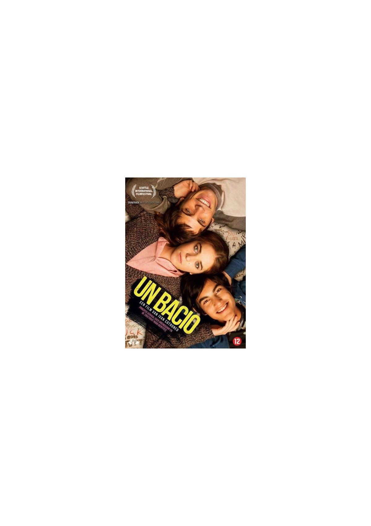 Couverture DVD Un Bacio avec trois personnes couchées, têtes jointes.