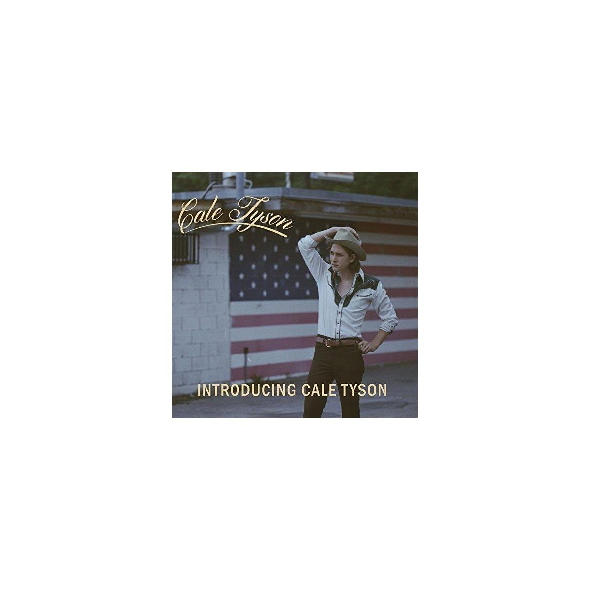 Albumhoes: Cale Tyson. Man met hoed, voor een Amerikaanse vlag. Tekst: Introducing Cale Tyson.