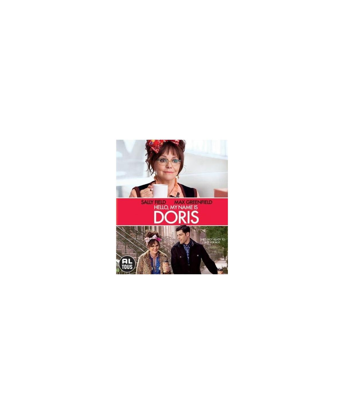 Affiche de film : Doris, une femme avec des lunettes tient une tasse. Texte.