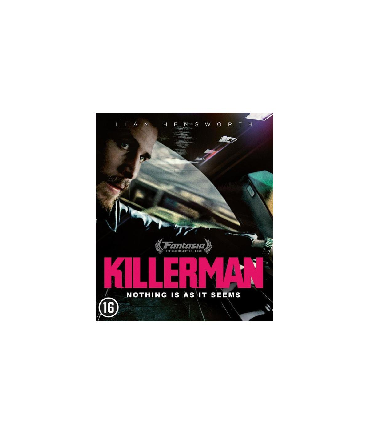 Killerman-filmposter. Liam Hemsworths gezicht, een auto-interieur, het woord 'KILLERMAN' in roze.
