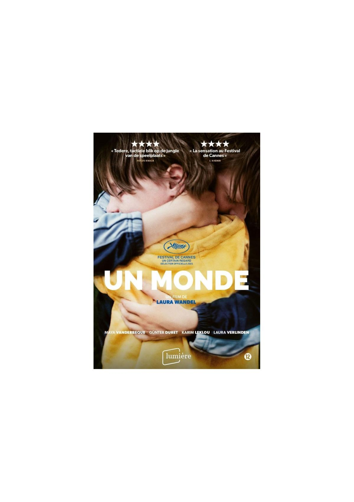 Affiche du film Un Monde avec deux enfants qui s'embrassent.