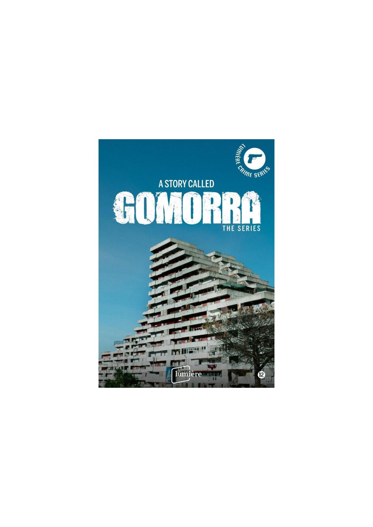 Filmposter voor "Gomorra" met een gebouw tegen een blauwe lucht.