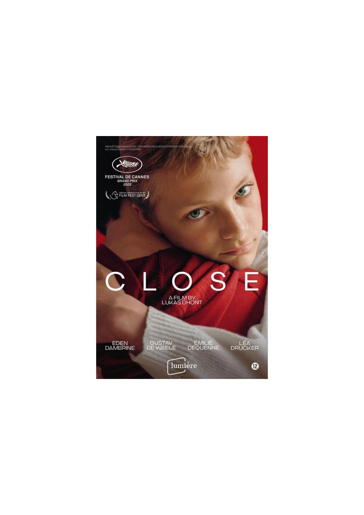 Close DVD-hoes. Twee jongens die elkaar omarmen, met een rode achtergrond en de filmtitel.