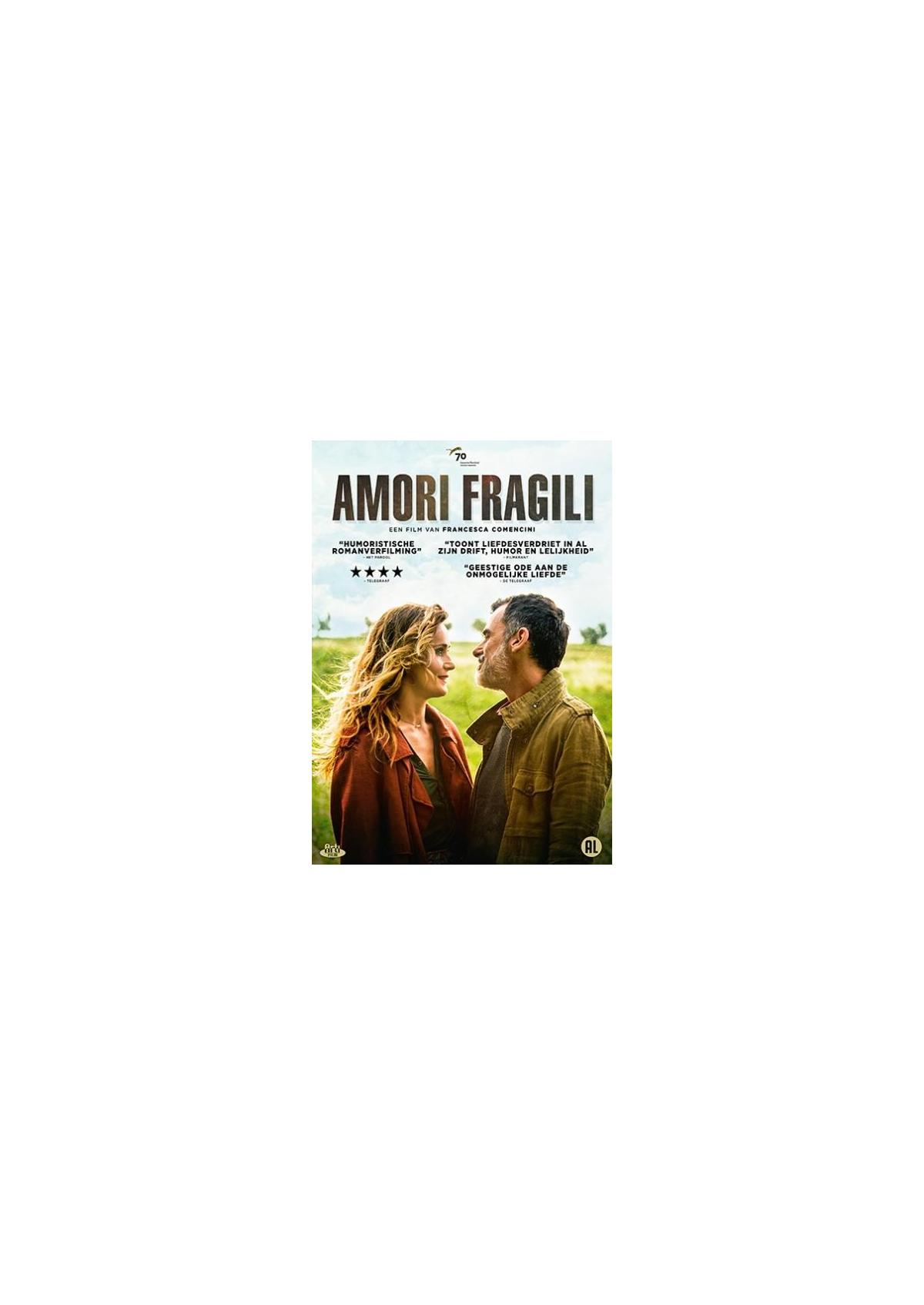 Affiche de film : deux personnes face à face, le texte dit : Amori Fragili.