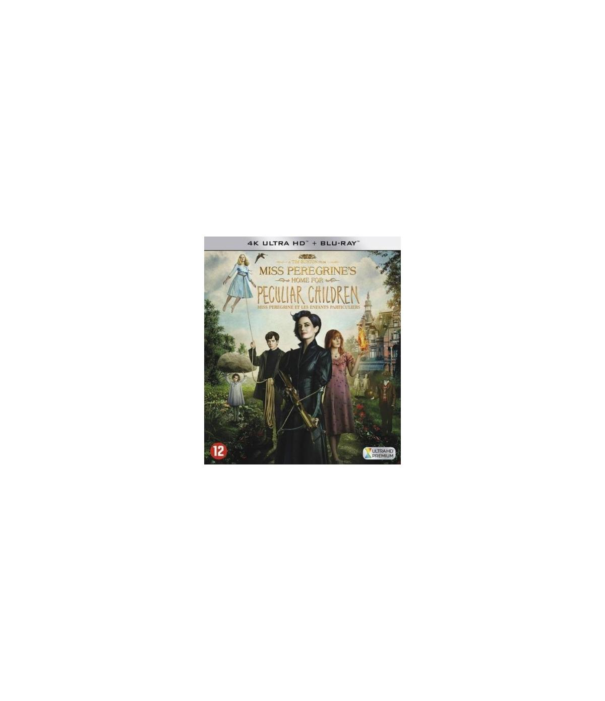 Affiche du film : 'Miss Peregrine et les enfants particuliers', avec des acteurs et des éléments fantastiques.