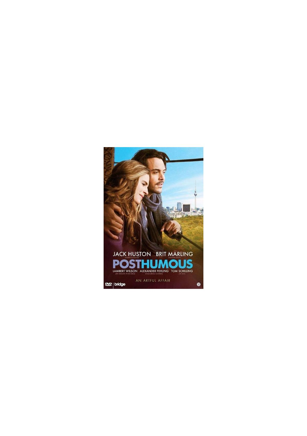 La couverture de 'Posthumous'. Un homme et une femme regardent par une fenêtre.