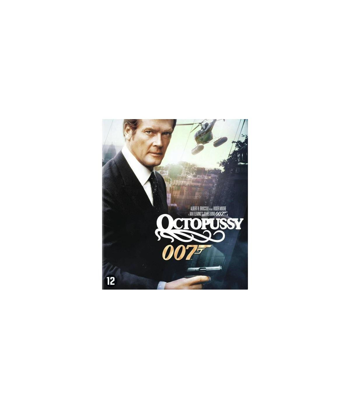 Affiche du film Octopussy: Roger Moore en costume, titre en blanc et or, hélicoptère en arrière-plan.