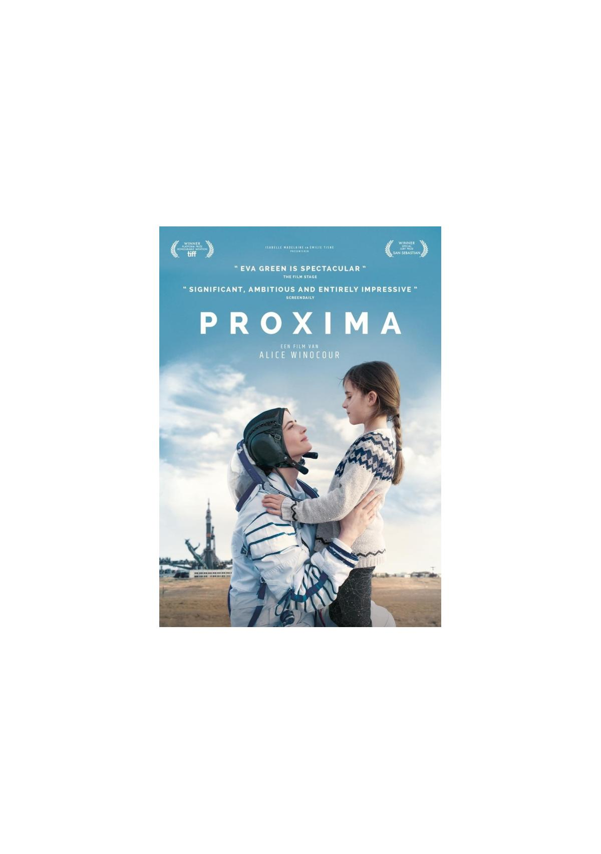 Filmposter voor "Proxima", met een vrouw en een meisje in astronautenkleding, met een raket op de achtergrond.