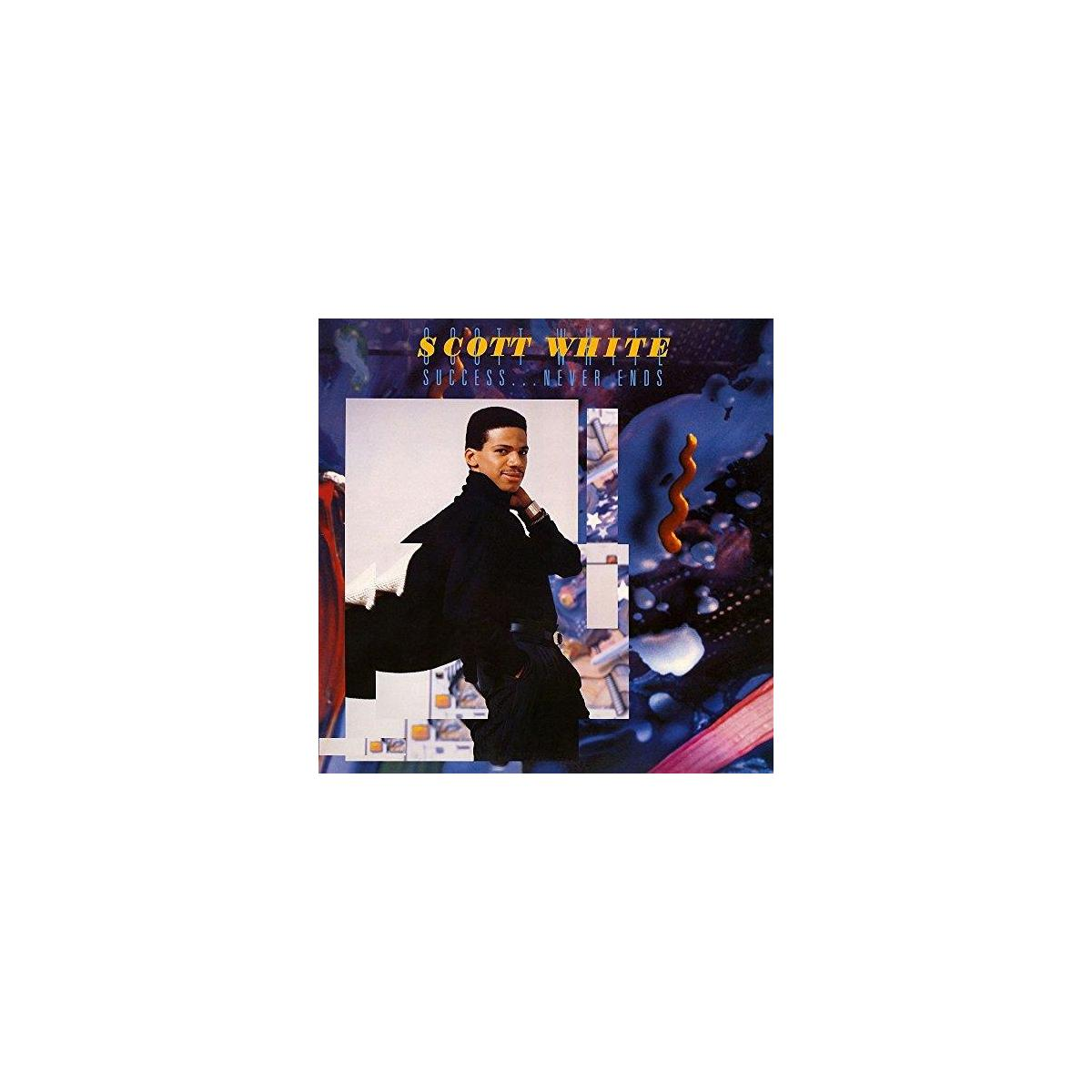 Albumhoes: Man in zwart pak. Geometrische achtergrond.