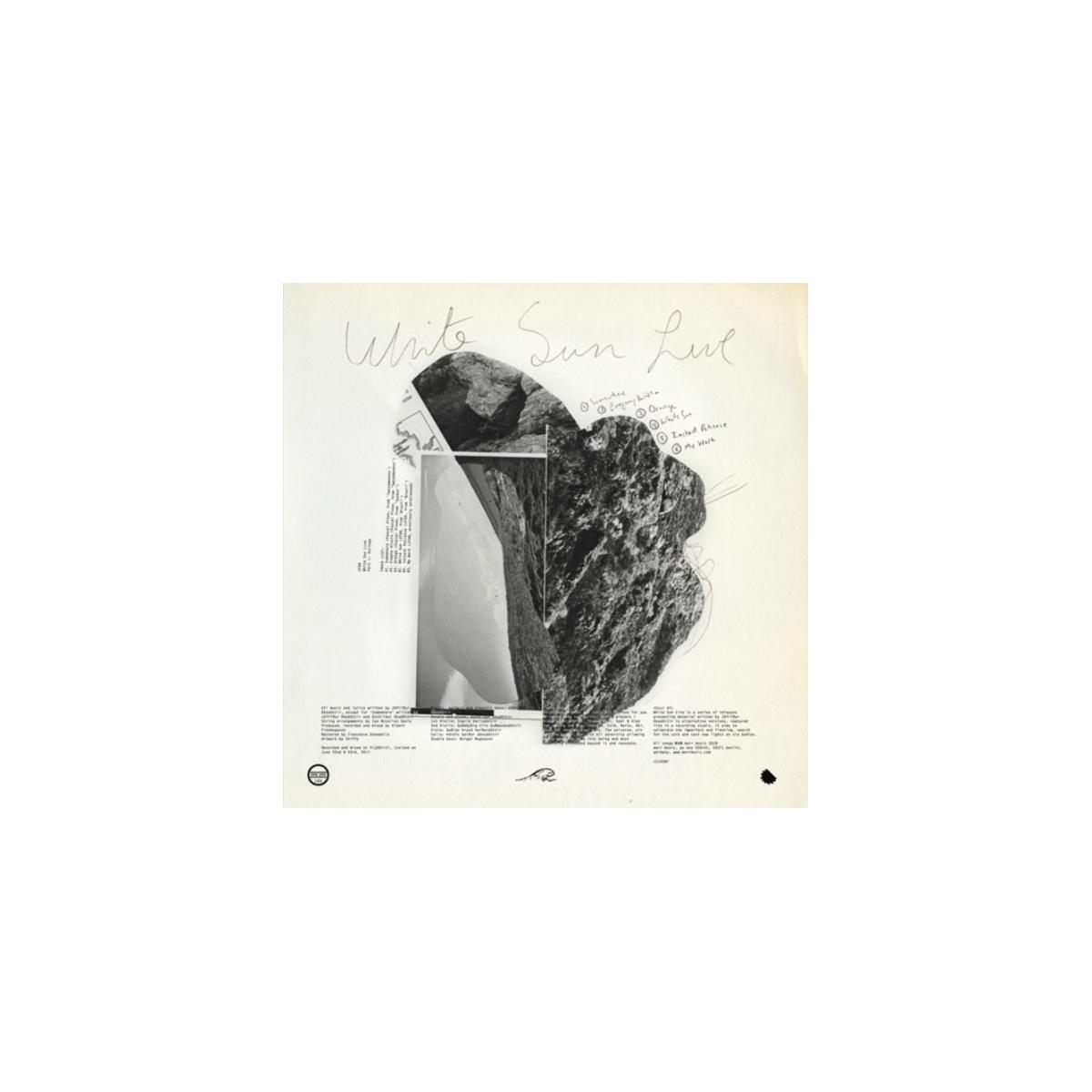 Pochette d'album : Collage en noir et blanc, texte et notes manuscrites.