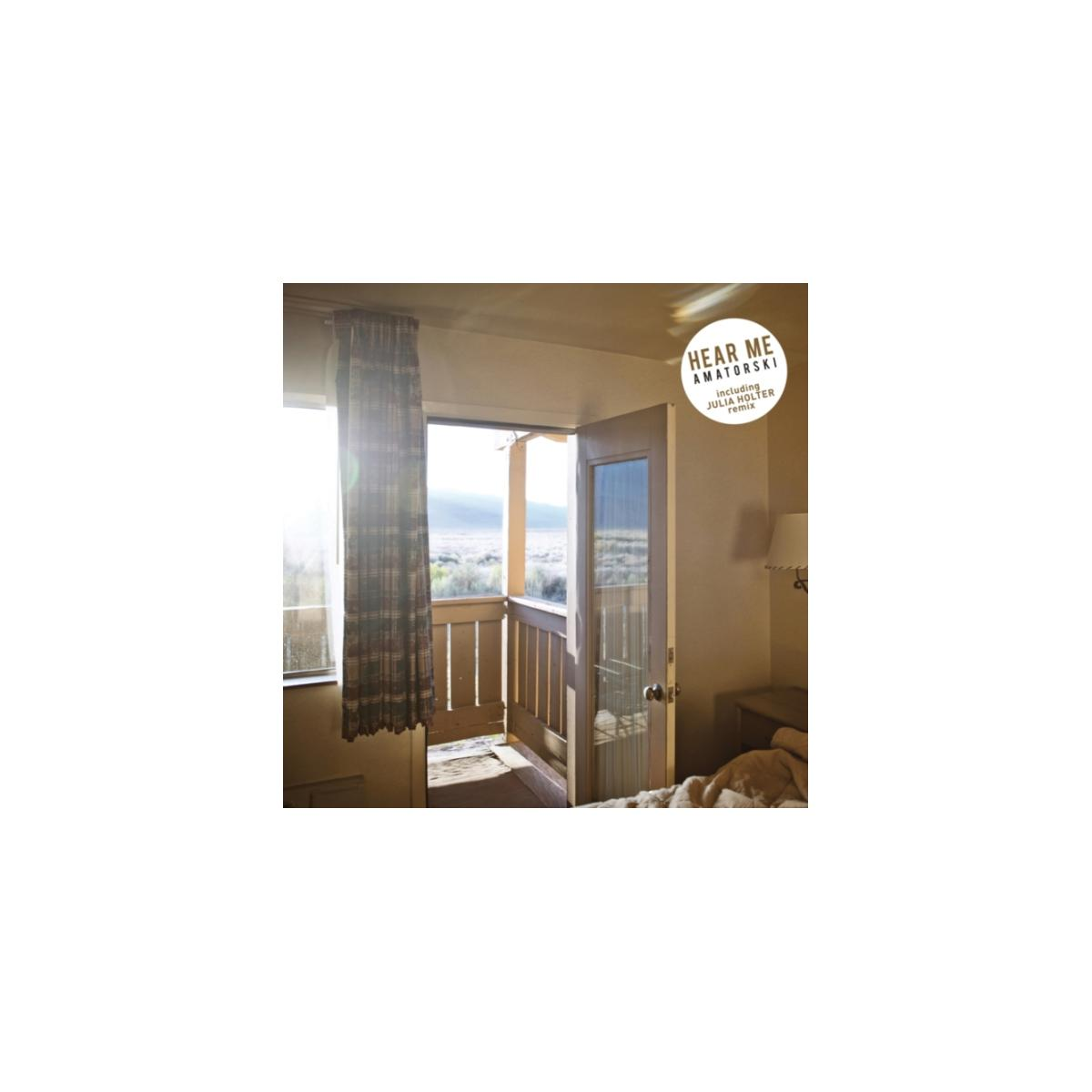 Albumcover: Open deur naar balkon en landschap. Tekst 'Hear Me' en artiestennaam.