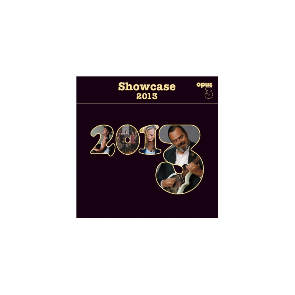 Omslag van een muziekalbum. Tekst en afbeeldingen van muzikanten zijn te zien.