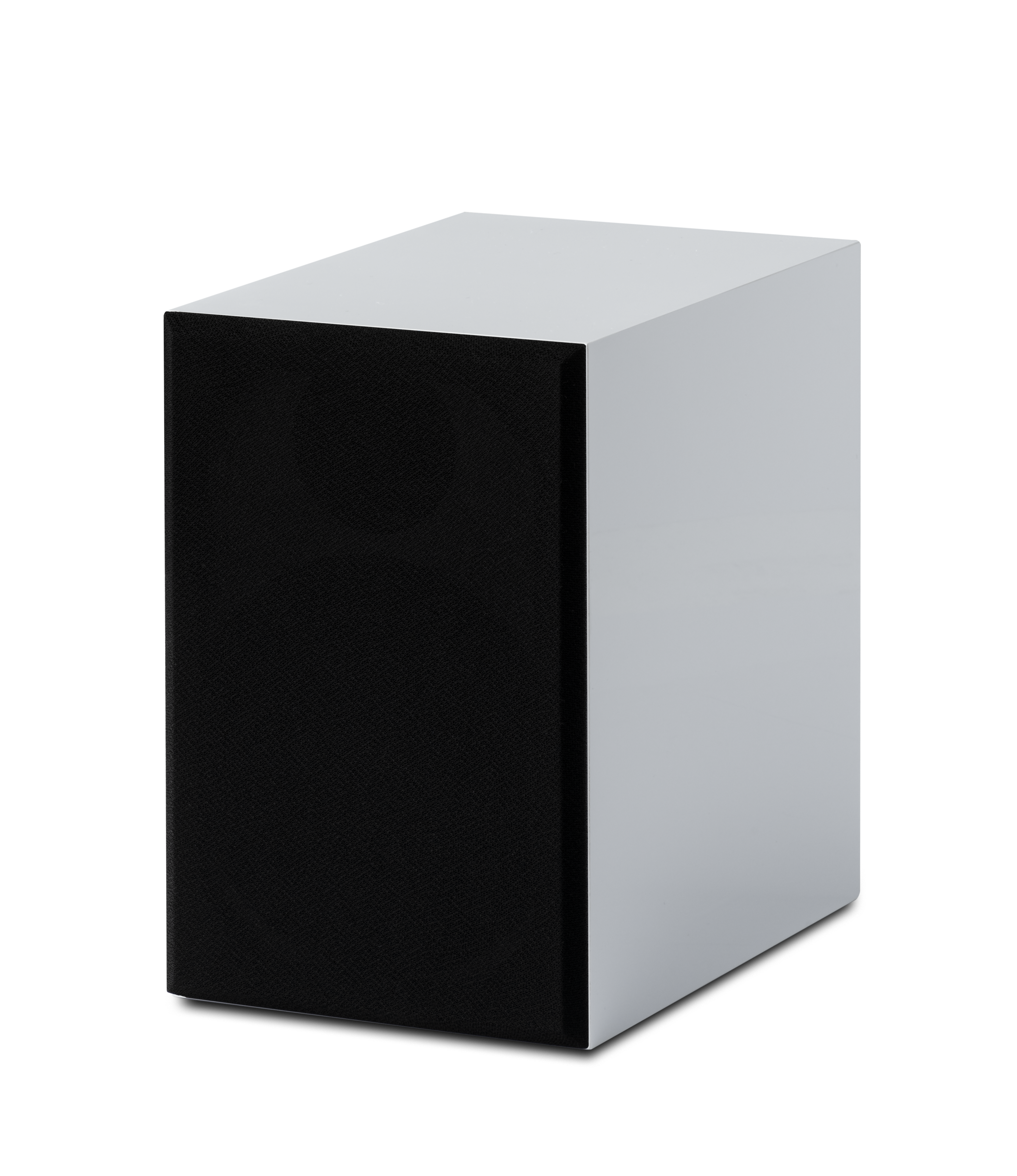 Biały głośnik w kształcie kostki z czarną siatką głośnika z jednej strony, na czarnym tle.