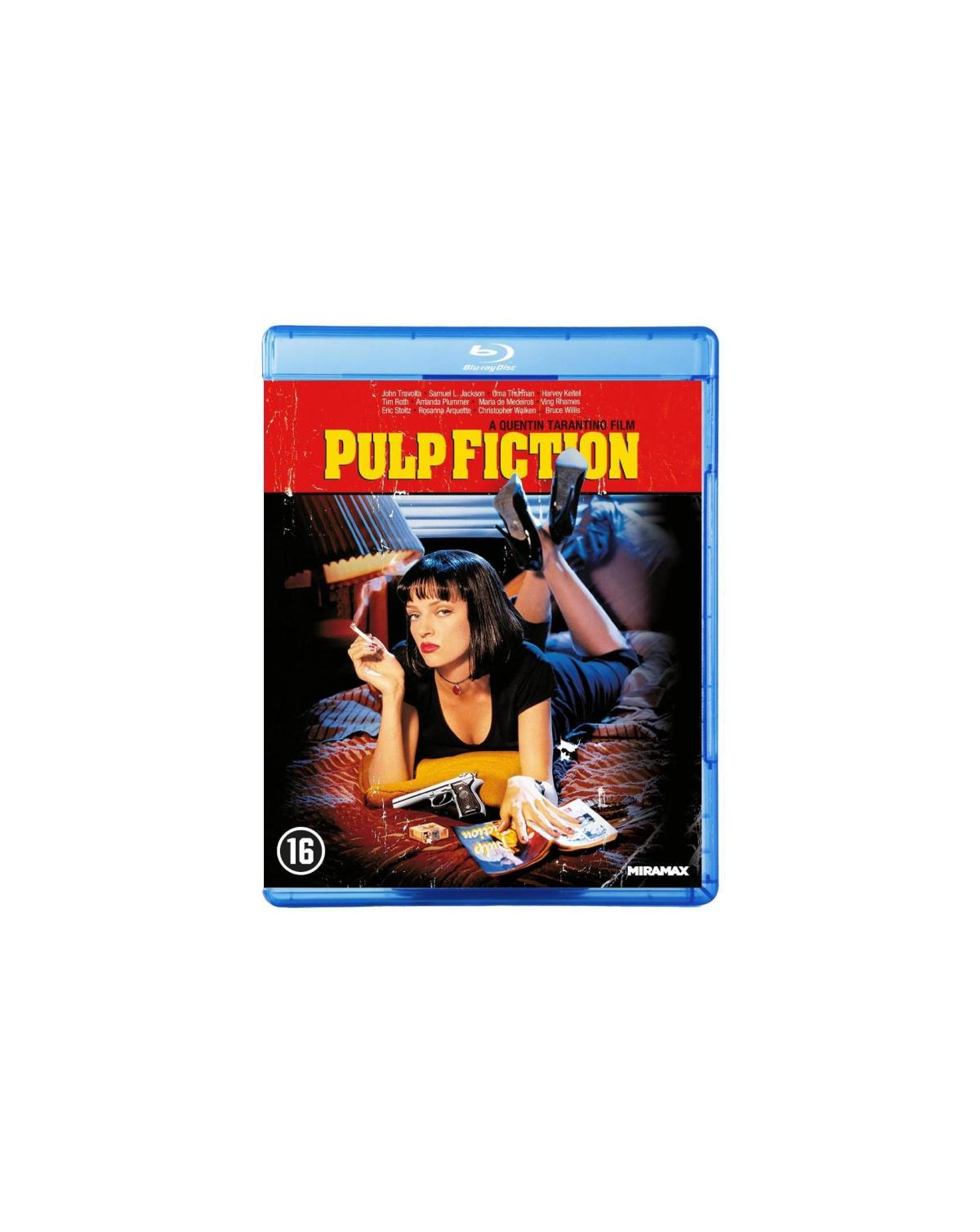 Filmovertrek voor 'Pulp Fiction' met een rokende vrouw, pistool op een bed en tekst 'Pulp Fiction'.