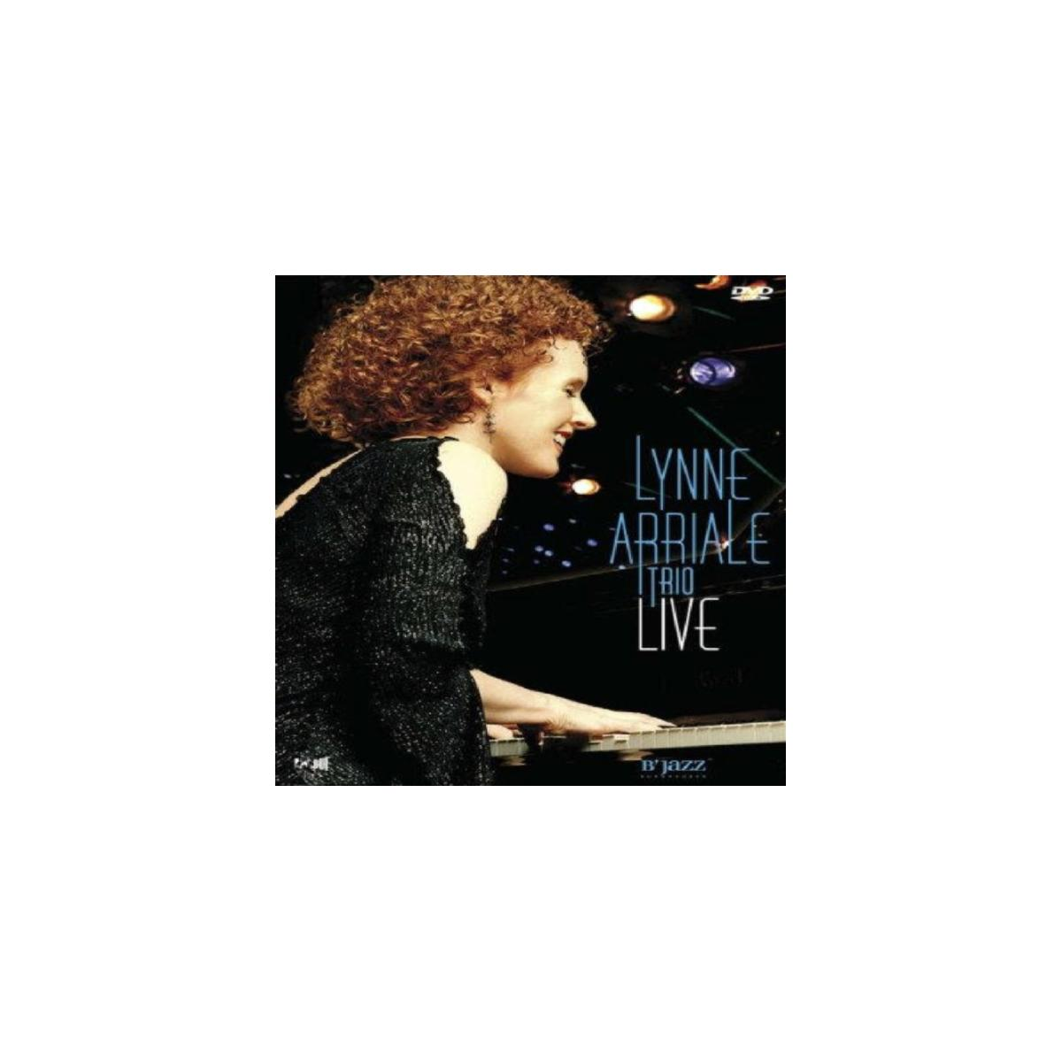 CD-hoes van een vrouw die piano speelt. Titel: Lynne Arriale Trio Live.