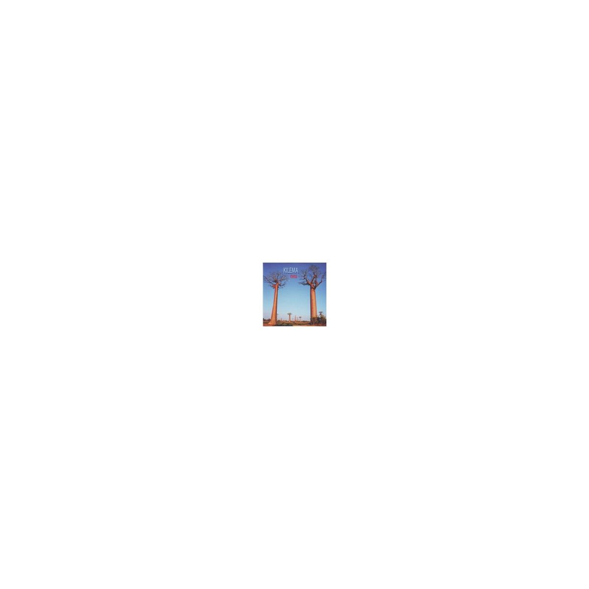 Pochette d'album avec deux grands arbres. Le fond est bleu avec quelques nuages blancs.